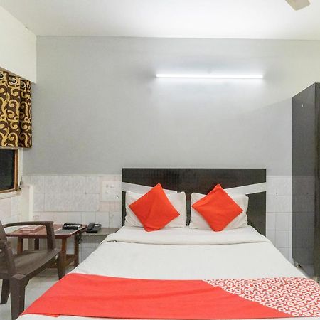 Oyo 13535 Aakash Hotel Ahmedabad Buitenkant foto