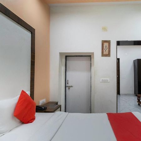 Oyo 13535 Aakash Hotel Ahmedabad Buitenkant foto