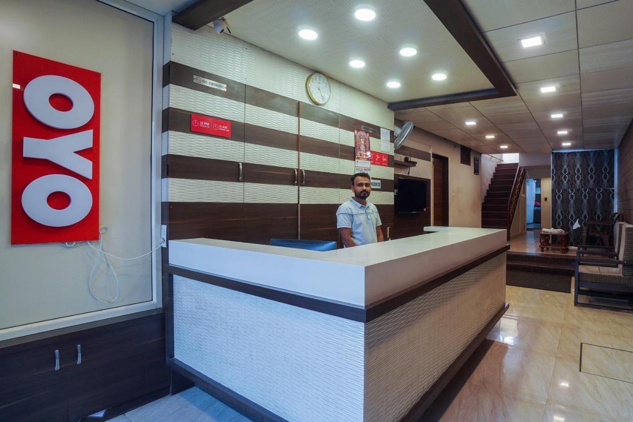 Oyo 13535 Aakash Hotel Ahmedabad Buitenkant foto