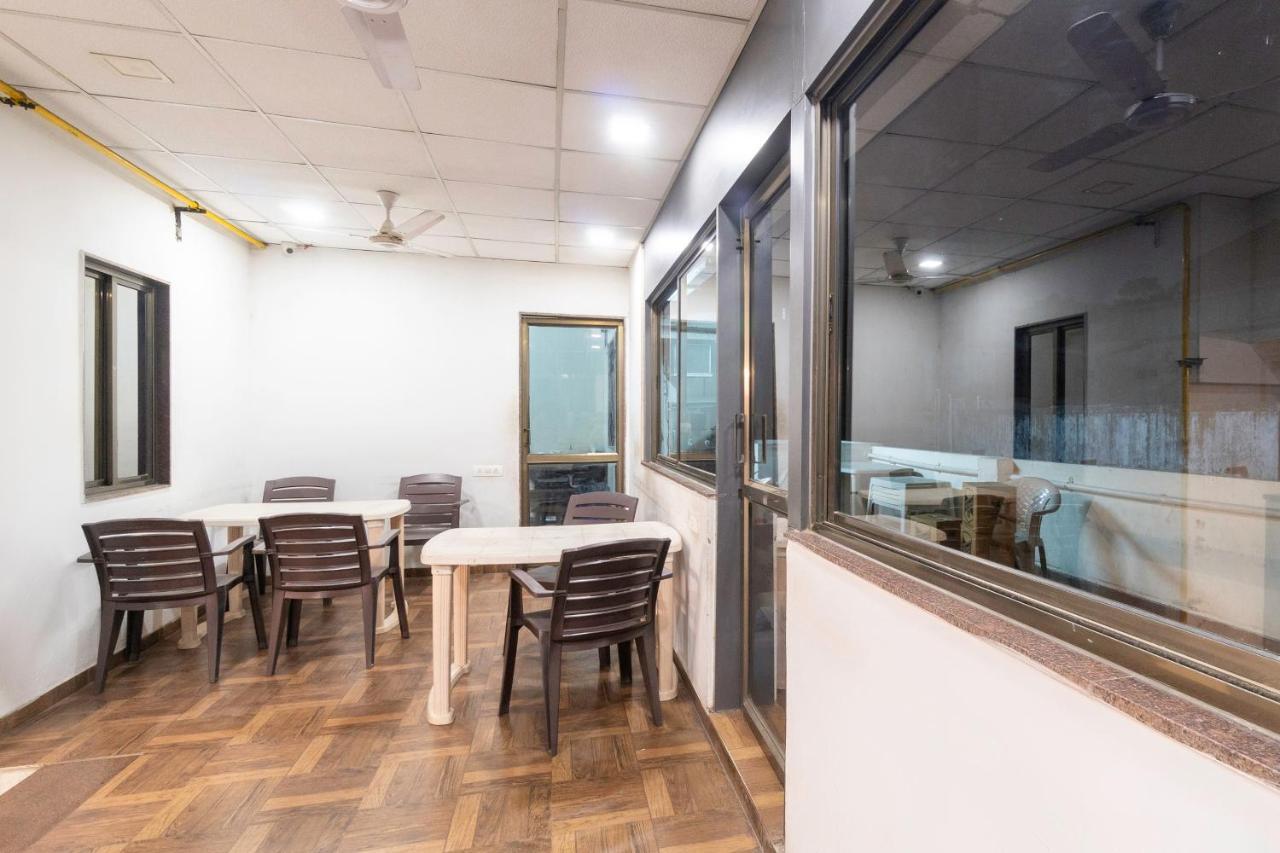Oyo 13535 Aakash Hotel Ahmedabad Buitenkant foto