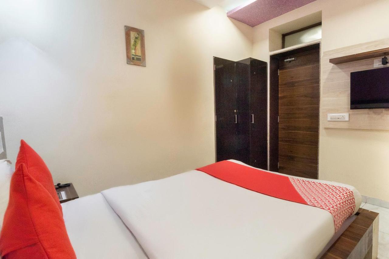 Oyo 13535 Aakash Hotel Ahmedabad Buitenkant foto