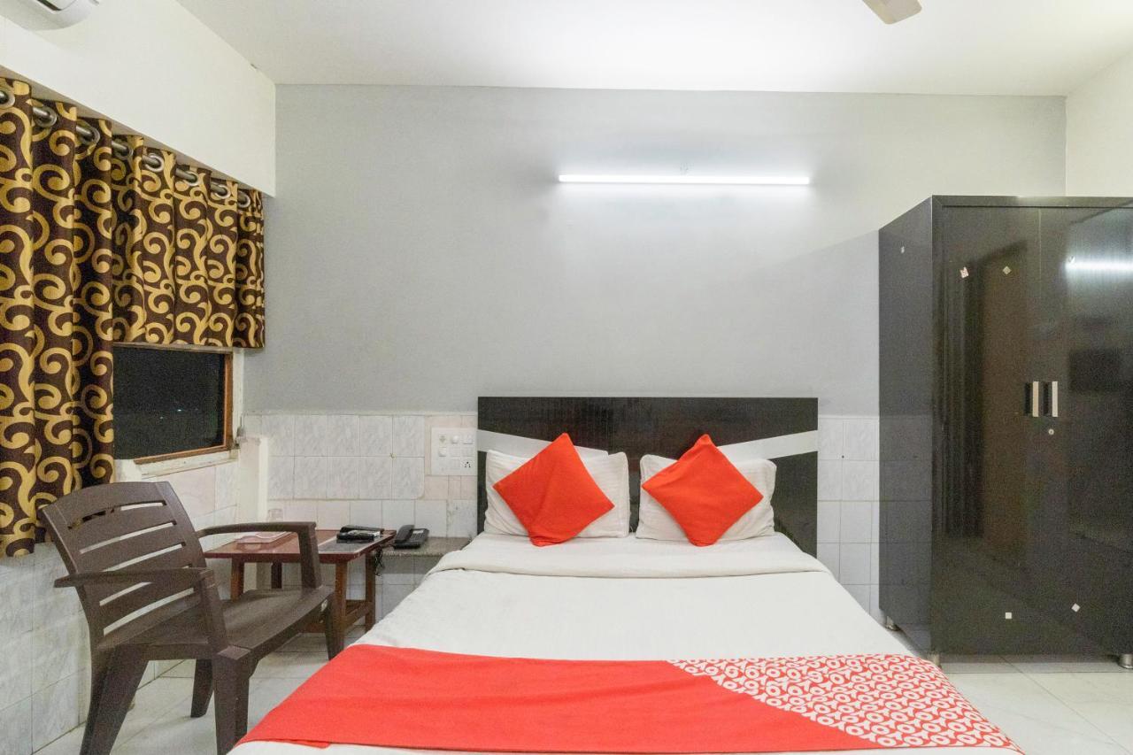 Oyo 13535 Aakash Hotel Ahmedabad Buitenkant foto