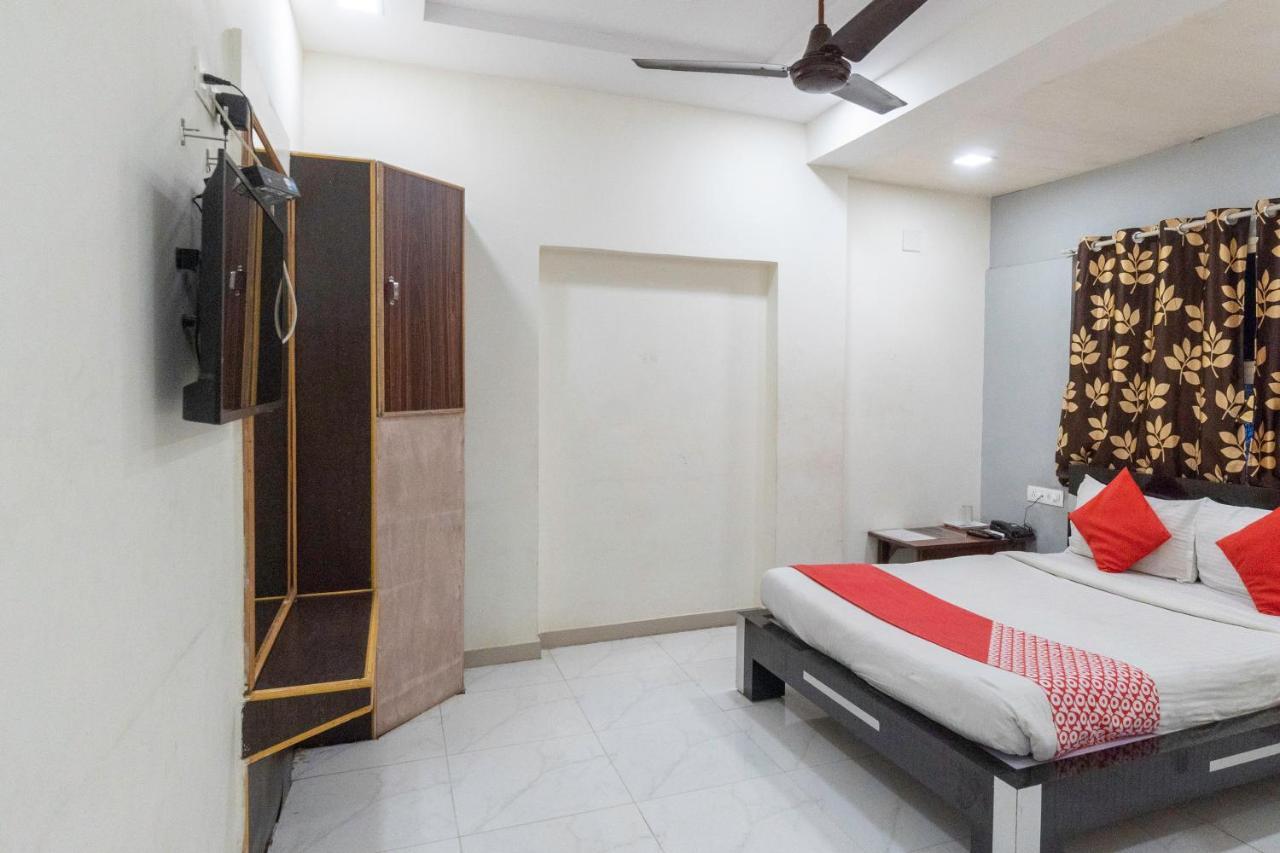 Oyo 13535 Aakash Hotel Ahmedabad Buitenkant foto