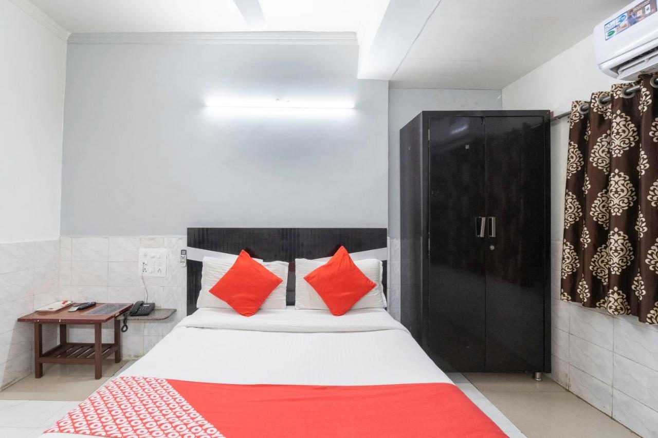 Oyo 13535 Aakash Hotel Ahmedabad Buitenkant foto