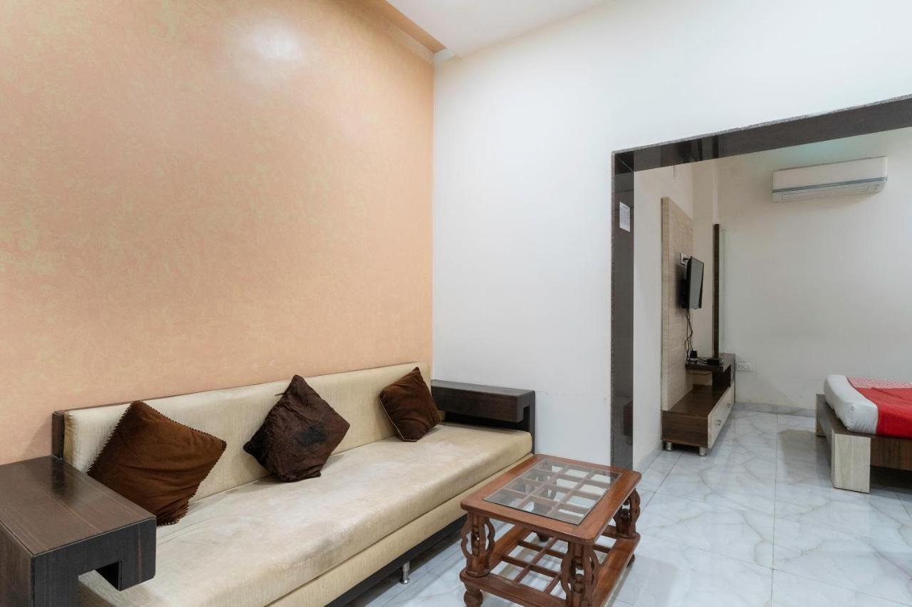 Oyo 13535 Aakash Hotel Ahmedabad Buitenkant foto