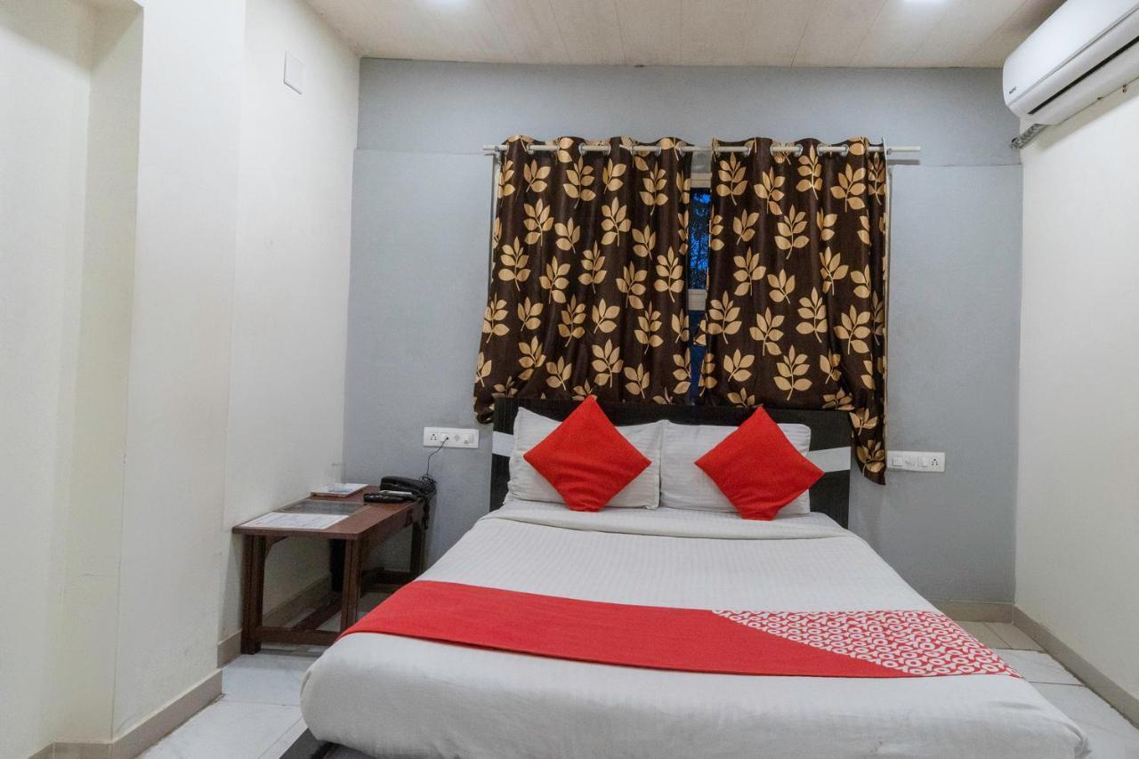 Oyo 13535 Aakash Hotel Ahmedabad Buitenkant foto