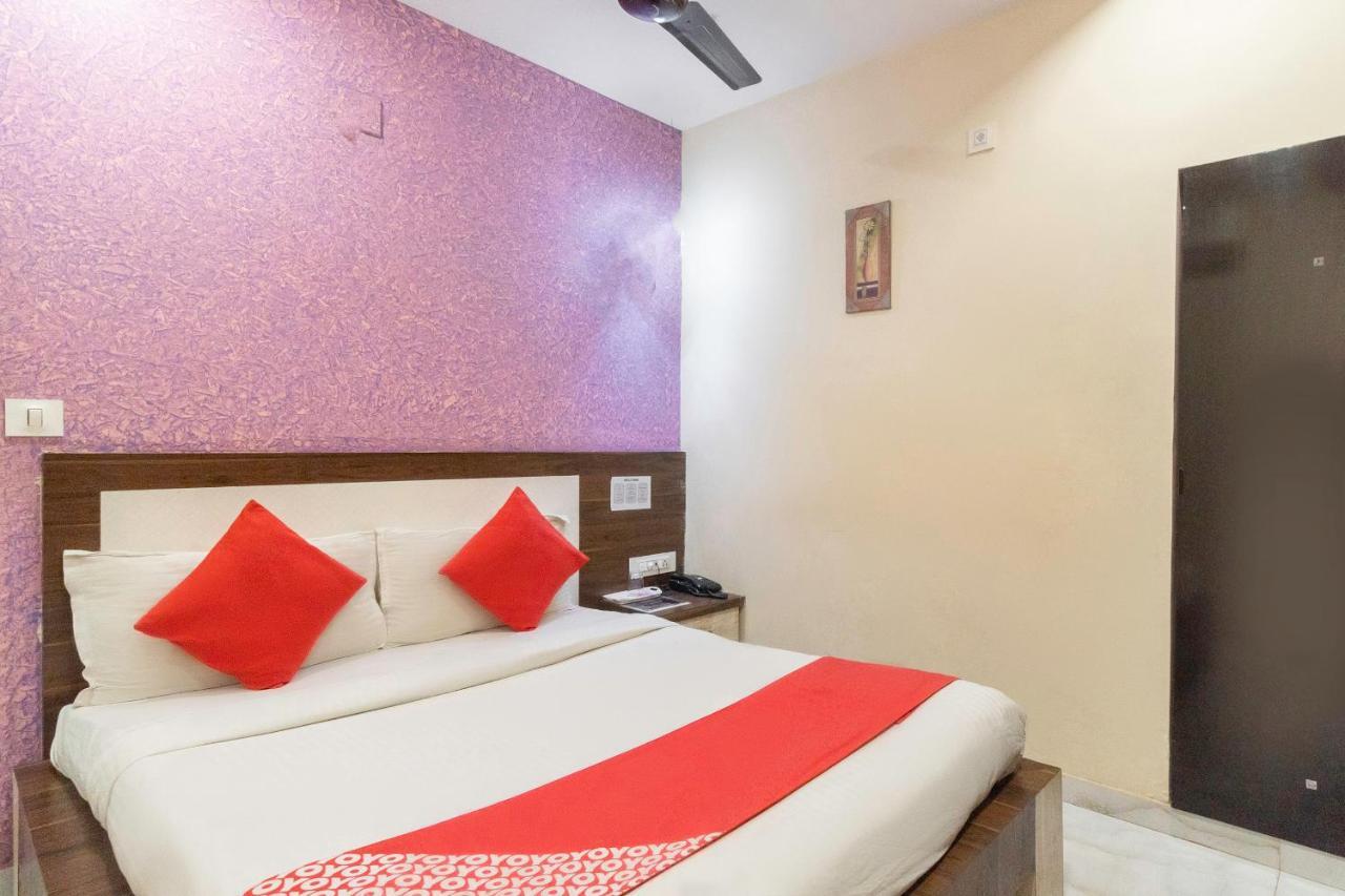 Oyo 13535 Aakash Hotel Ahmedabad Buitenkant foto