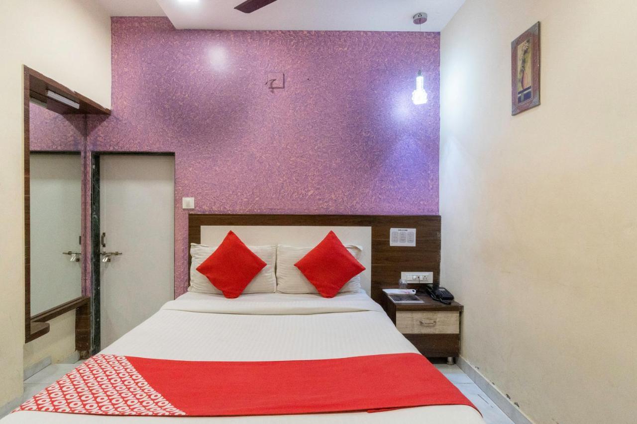 Oyo 13535 Aakash Hotel Ahmedabad Buitenkant foto