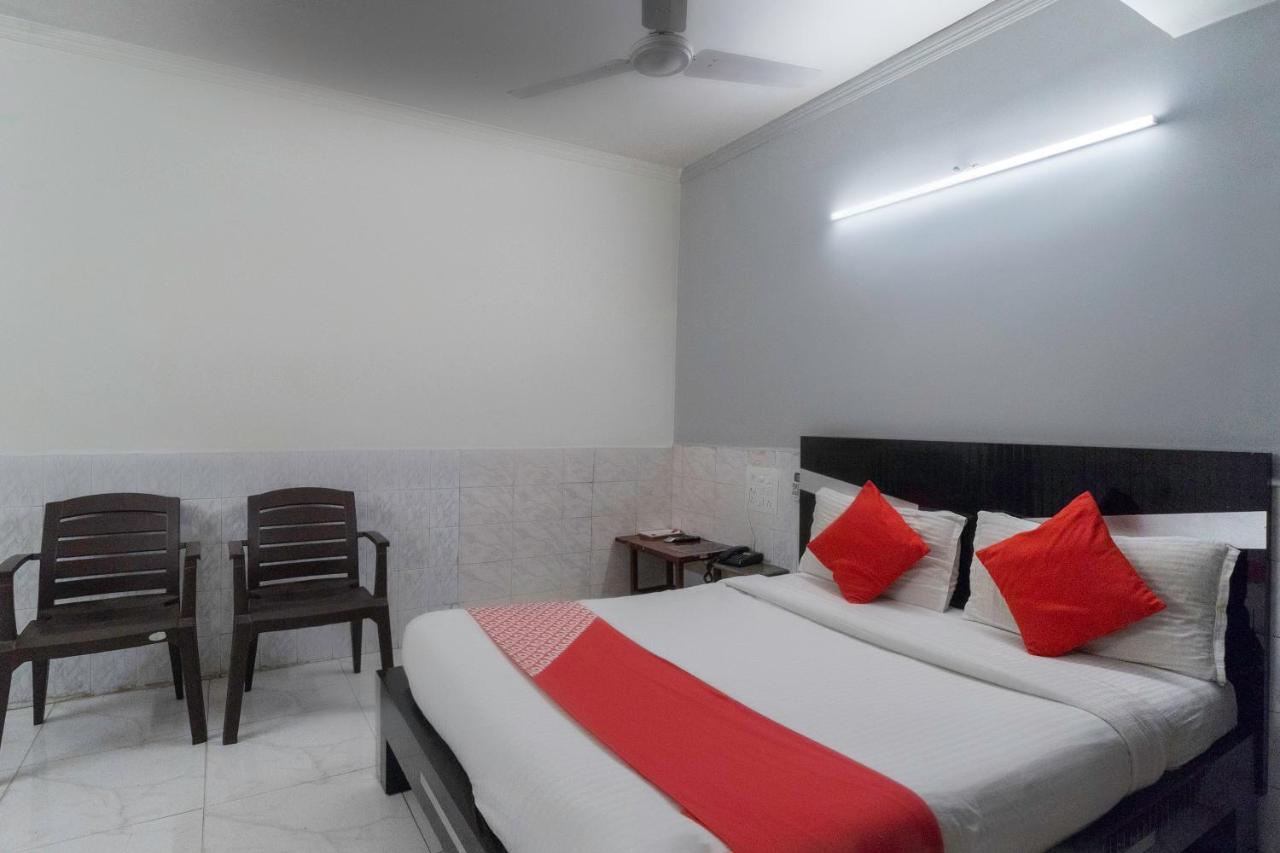 Oyo 13535 Aakash Hotel Ahmedabad Buitenkant foto