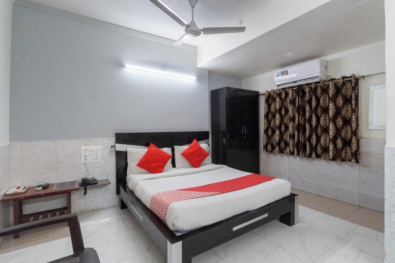 Oyo 13535 Aakash Hotel Ahmedabad Buitenkant foto