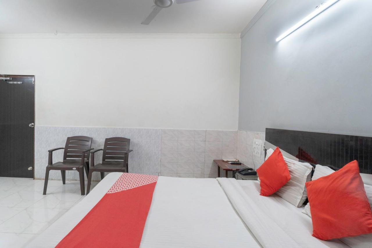 Oyo 13535 Aakash Hotel Ahmedabad Buitenkant foto