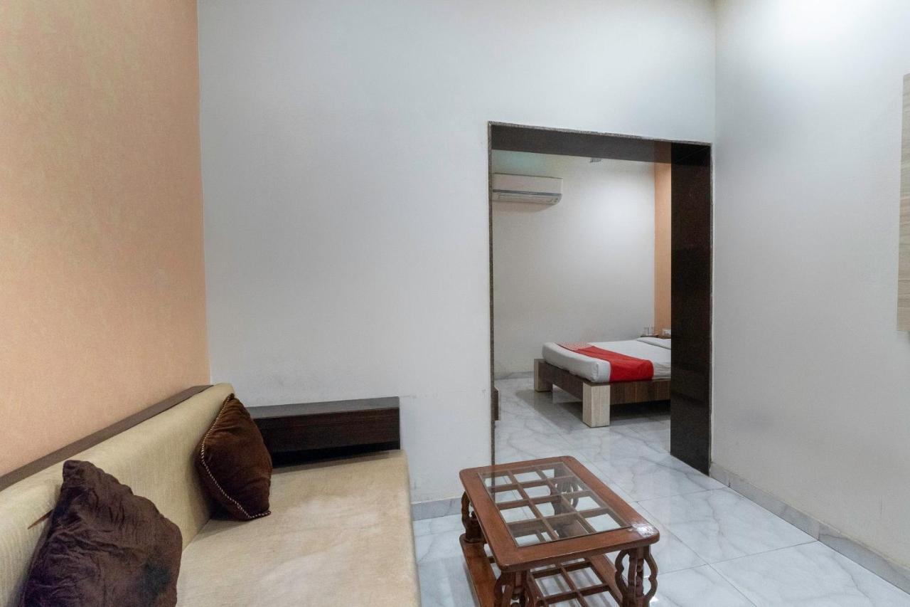Oyo 13535 Aakash Hotel Ahmedabad Buitenkant foto