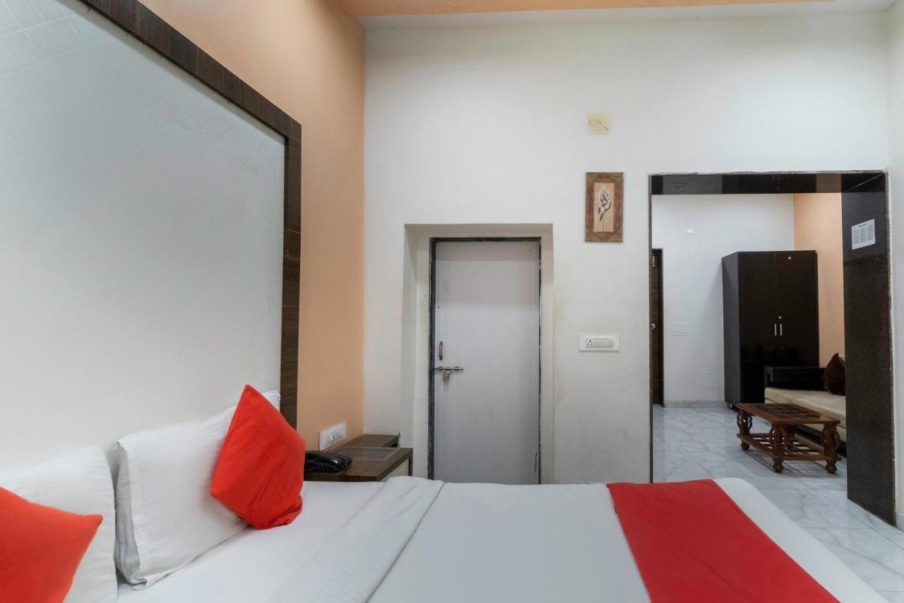 Oyo 13535 Aakash Hotel Ahmedabad Buitenkant foto