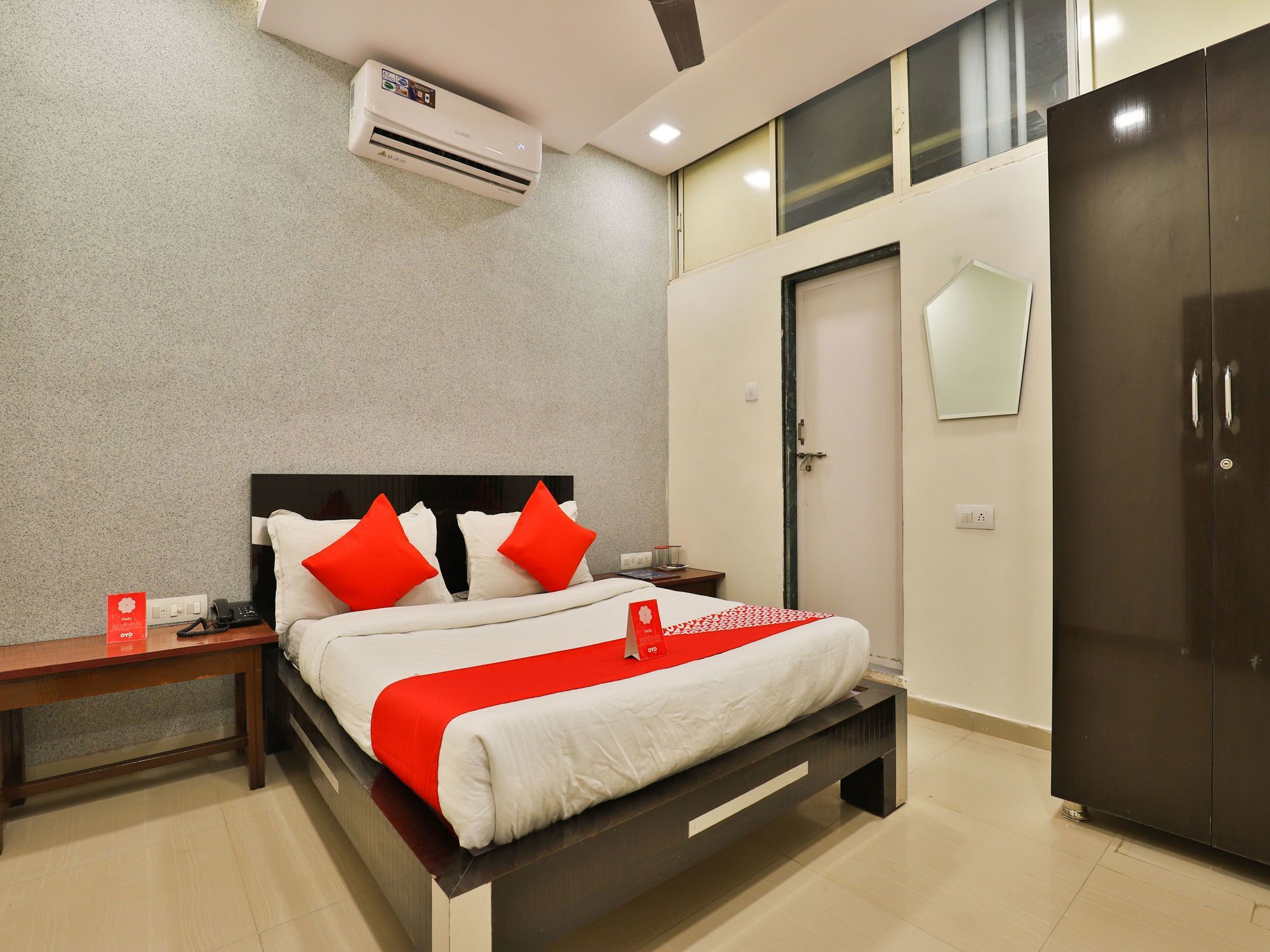 Oyo 13535 Aakash Hotel Ahmedabad Buitenkant foto